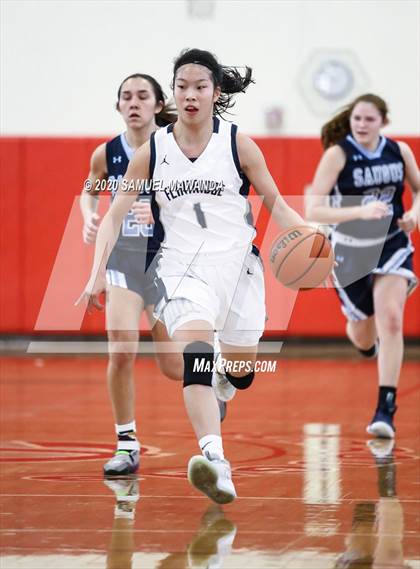 Thumbnail 1 in Saugus vs. Flintridge Prep (West Coast Holiday Festival) photogallery.