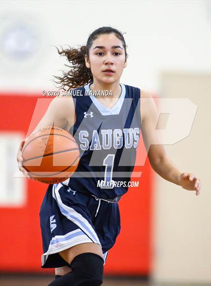 Thumbnail 1 in Saugus vs. Flintridge Prep (West Coast Holiday Festival) photogallery.