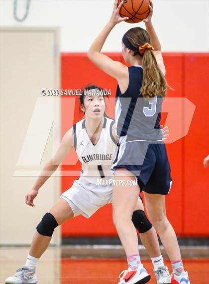 Thumbnail 2 in Saugus vs. Flintridge Prep (West Coast Holiday Festival) photogallery.