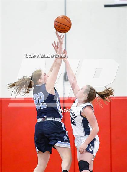 Thumbnail 3 in Saugus vs. Flintridge Prep (West Coast Holiday Festival) photogallery.