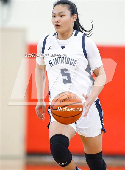Thumbnail 3 in Saugus vs. Flintridge Prep (West Coast Holiday Festival) photogallery.
