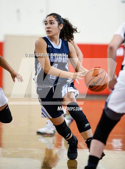 Thumbnail 1 in Saugus vs. Flintridge Prep (West Coast Holiday Festival) photogallery.