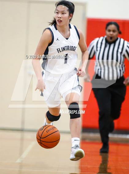 Thumbnail 3 in Saugus vs. Flintridge Prep (West Coast Holiday Festival) photogallery.