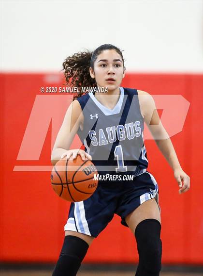 Thumbnail 1 in Saugus vs. Flintridge Prep (West Coast Holiday Festival) photogallery.