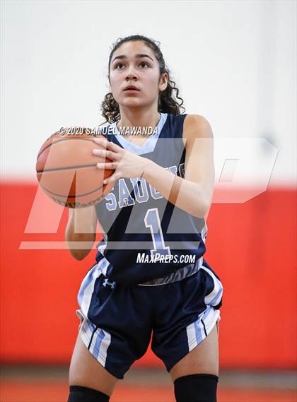 Thumbnail 3 in Saugus vs. Flintridge Prep (West Coast Holiday Festival) photogallery.
