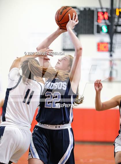 Thumbnail 3 in Saugus vs. Flintridge Prep (West Coast Holiday Festival) photogallery.