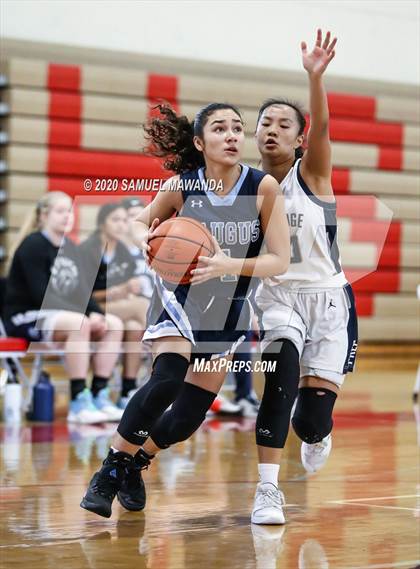 Thumbnail 1 in Saugus vs. Flintridge Prep (West Coast Holiday Festival) photogallery.