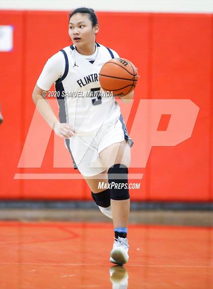 Thumbnail 2 in Saugus vs. Flintridge Prep (West Coast Holiday Festival) photogallery.