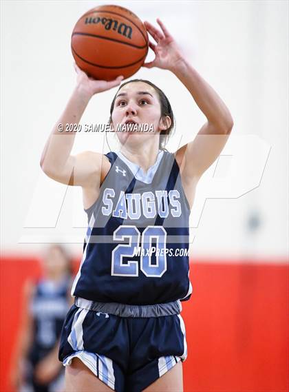 Thumbnail 2 in Saugus vs. Flintridge Prep (West Coast Holiday Festival) photogallery.