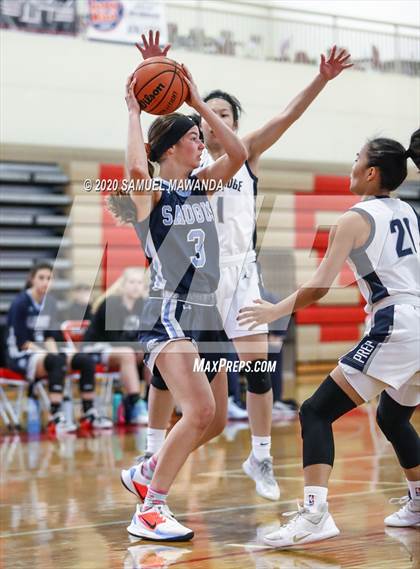 Thumbnail 2 in Saugus vs. Flintridge Prep (West Coast Holiday Festival) photogallery.