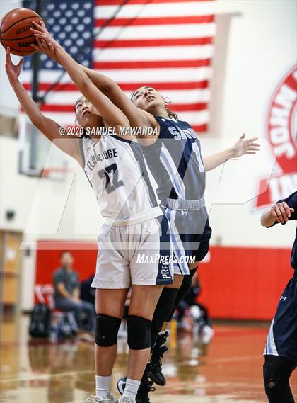 Thumbnail 1 in Saugus vs. Flintridge Prep (West Coast Holiday Festival) photogallery.