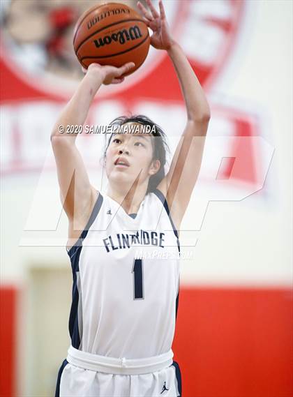 Thumbnail 3 in Saugus vs. Flintridge Prep (West Coast Holiday Festival) photogallery.