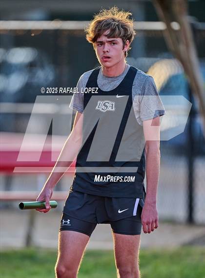 Thumbnail 1 in Eagle No Tax Relays (4x200M) photogallery.