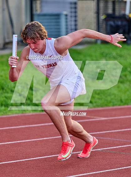 Thumbnail 2 in Eagle No Tax Relays (4x200M) photogallery.