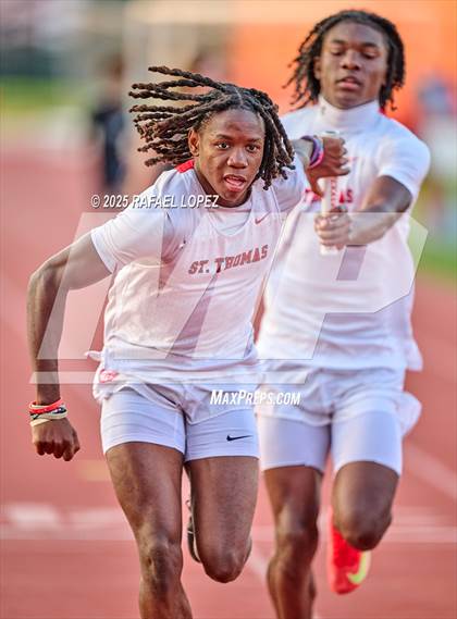 Thumbnail 1 in Eagle No Tax Relays (4x200M) photogallery.