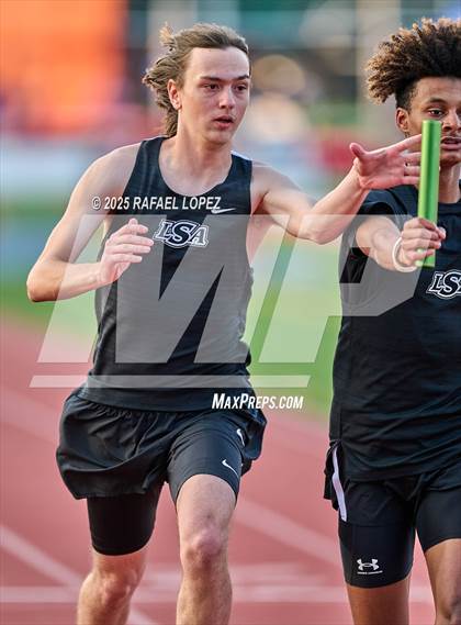 Thumbnail 1 in Eagle No Tax Relays (4x200M) photogallery.