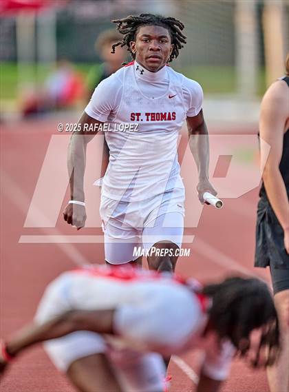 Thumbnail 1 in Eagle No Tax Relays (4x200M) photogallery.
