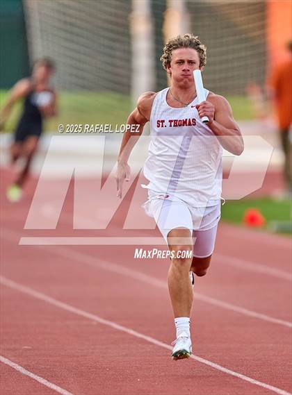 Thumbnail 3 in Eagle No Tax Relays (4x200M) photogallery.