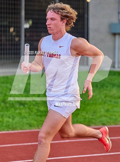Thumbnail 1 in Eagle No Tax Relays (4x200M) photogallery.