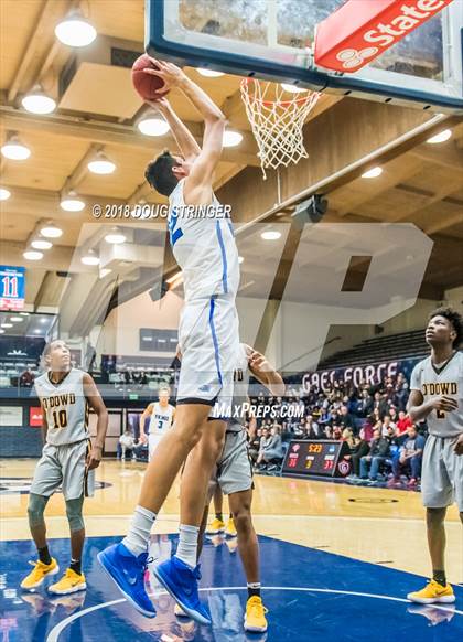 Thumbnail 3 in Bishop O'Dowd vs. Pleasant Grove (MLK Classic at St. Mary's College) photogallery.