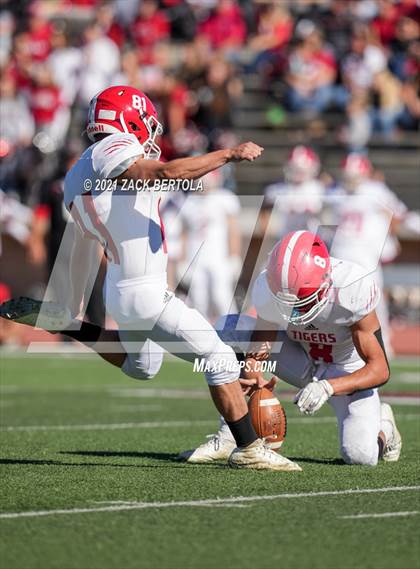Thumbnail 2 in Duchesne vs. Milford (UHSAA 1A Semifinal) photogallery.
