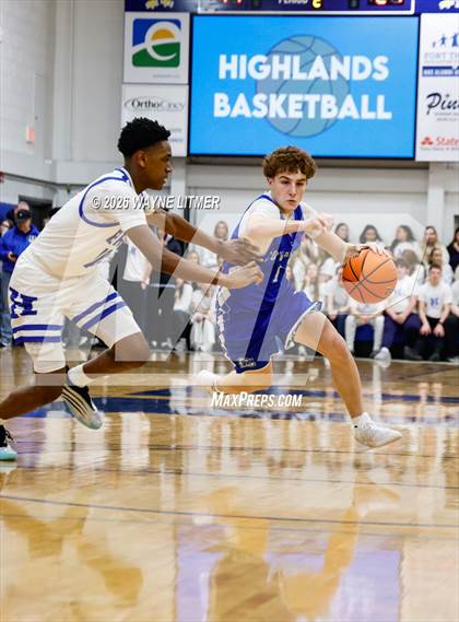 Thumbnail 3 in JV: Covington Catholic @ Highlands photogallery.