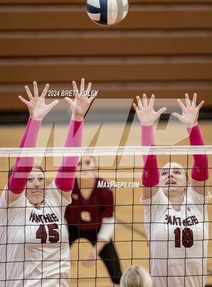 Thumbnail 2 in Millard South vs. Norfolk photogallery.