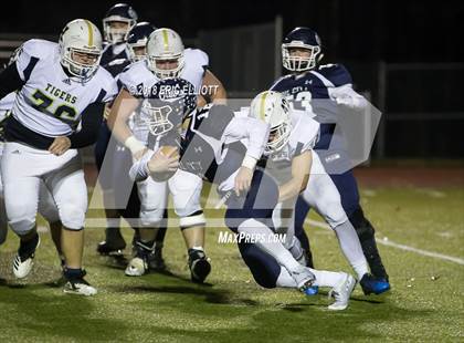 Thumbnail 2 in Hollidaysburg vs Oil City (5A Sub Regional) photogallery.