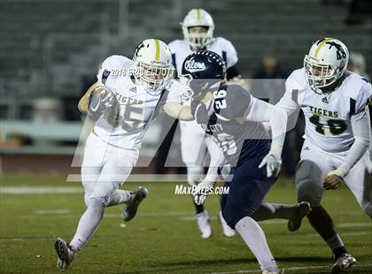 Thumbnail 3 in Hollidaysburg vs Oil City (5A Sub Regional) photogallery.