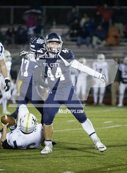 Thumbnail 3 in Hollidaysburg vs Oil City (5A Sub Regional) photogallery.