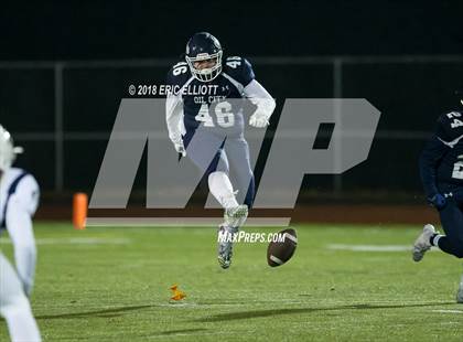Thumbnail 2 in Hollidaysburg vs Oil City (5A Sub Regional) photogallery.