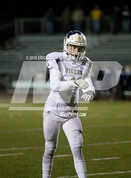 Thumbnail 3 in Hollidaysburg vs Oil City (5A Sub Regional) photogallery.