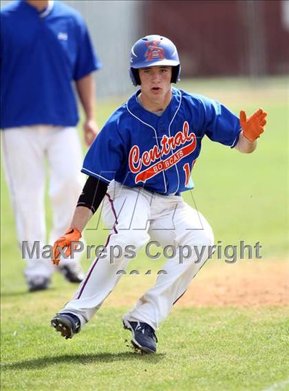 Thumbnail 2 in San Angelo Central vs. Round Rock (Langerhans Classic) photogallery.