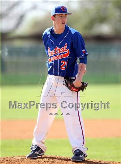 Thumbnail 3 in San Angelo Central vs. Round Rock (Langerhans Classic) photogallery.