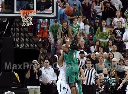 Thumbnail 3 in St. Mary's vs. Sacred Heart Cathedral (CIF NorCal D3 Final) photogallery.