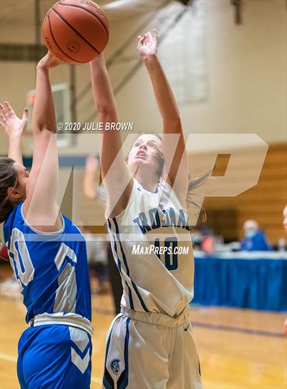 Thumbnail 2 in Hamilton Southeastern @ Indianapolis Bishop Chatard photogallery.