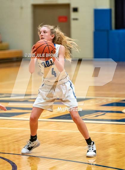 Thumbnail 2 in Hamilton Southeastern @ Indianapolis Bishop Chatard photogallery.