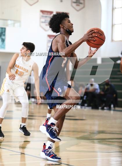 Thumbnail 2 in Arcadia vs Leuzinger (West Side Tip off Classic) photogallery.