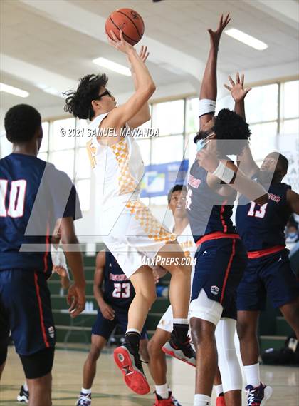 Thumbnail 2 in Arcadia vs Leuzinger (West Side Tip off Classic) photogallery.