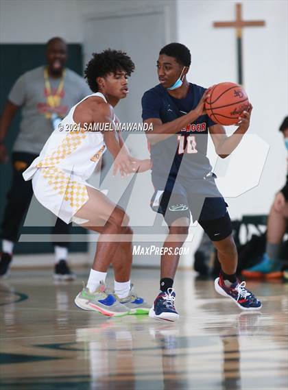 Thumbnail 2 in Arcadia vs Leuzinger (West Side Tip off Classic) photogallery.