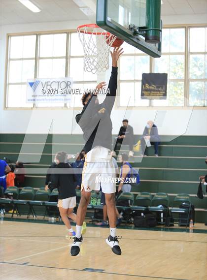 Thumbnail 3 in Arcadia vs Leuzinger (West Side Tip off Classic) photogallery.
