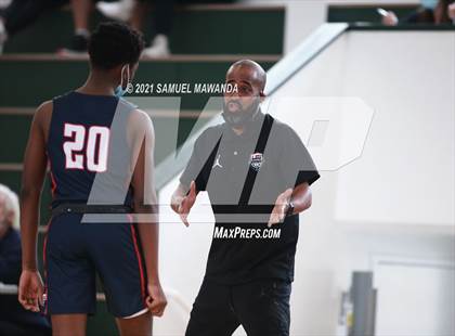 Thumbnail 2 in Arcadia vs Leuzinger (West Side Tip off Classic) photogallery.