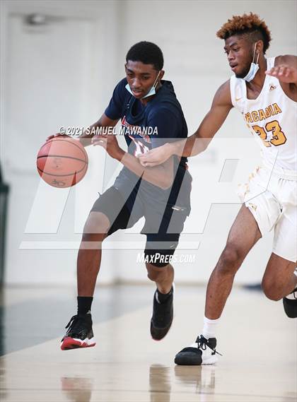 Thumbnail 1 in Arcadia vs Leuzinger (West Side Tip off Classic) photogallery.