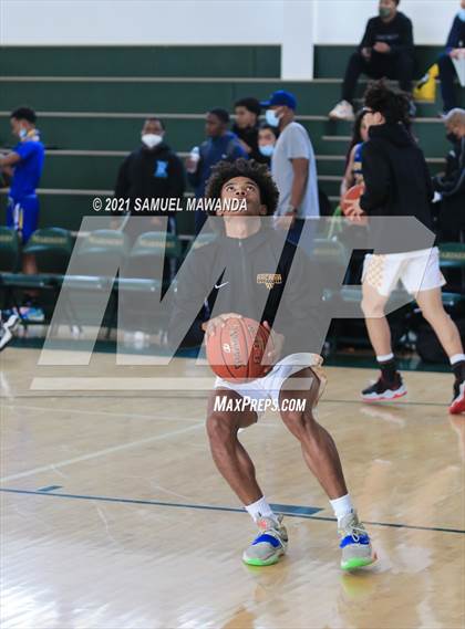 Thumbnail 3 in Arcadia vs Leuzinger (West Side Tip off Classic) photogallery.