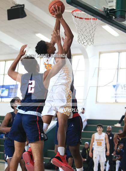 Thumbnail 2 in Arcadia vs Leuzinger (West Side Tip off Classic) photogallery.
