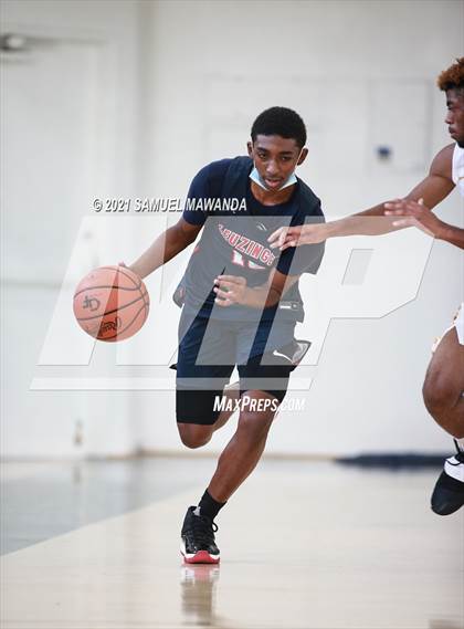 Thumbnail 3 in Arcadia vs Leuzinger (West Side Tip off Classic) photogallery.