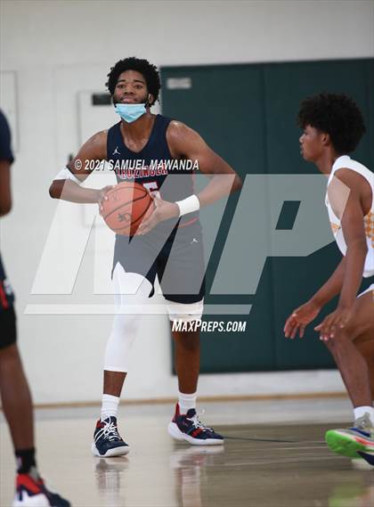 Thumbnail 2 in Arcadia vs Leuzinger (West Side Tip off Classic) photogallery.
