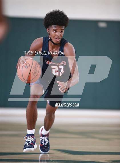 Thumbnail 2 in Arcadia vs Leuzinger (West Side Tip off Classic) photogallery.