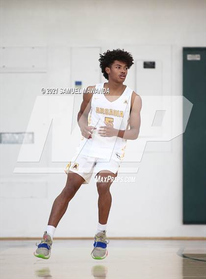 Thumbnail 3 in Arcadia vs Leuzinger (West Side Tip off Classic) photogallery.