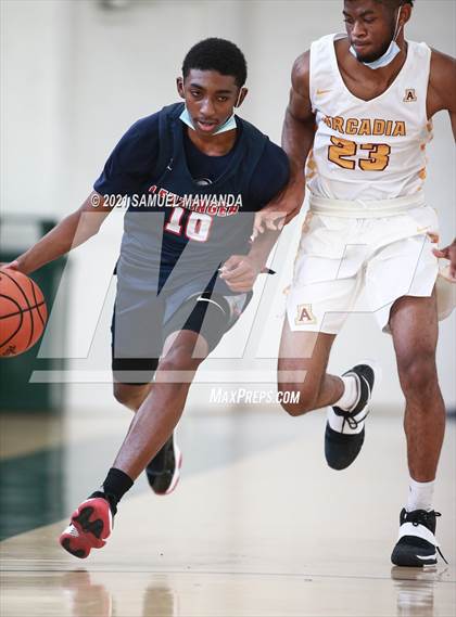 Thumbnail 2 in Arcadia vs Leuzinger (West Side Tip off Classic) photogallery.